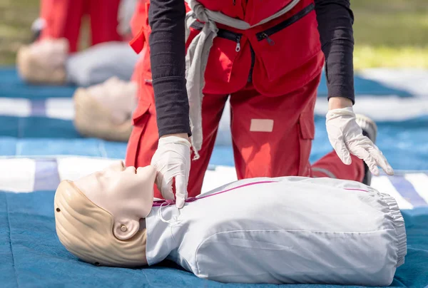 First Aid Cpr Cardiopulmonary Resuscitation Class — 图库照片