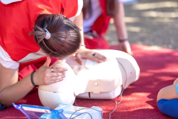 Pierwsza Pomoc Reanimacja Mięśnia Sercowego Szkolenie Resuscytacyjne — Zdjęcie stockowe