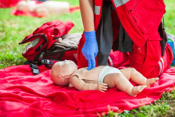 Curso Primeiros Socorros Boneco Cpr Bebê Criança — Fotografia de Stock