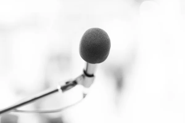 Fotokopi Alanı Odaklı Mikrofon Halka Açık Konuşma Veya Ilişkiler Kavramı — Stok fotoğraf