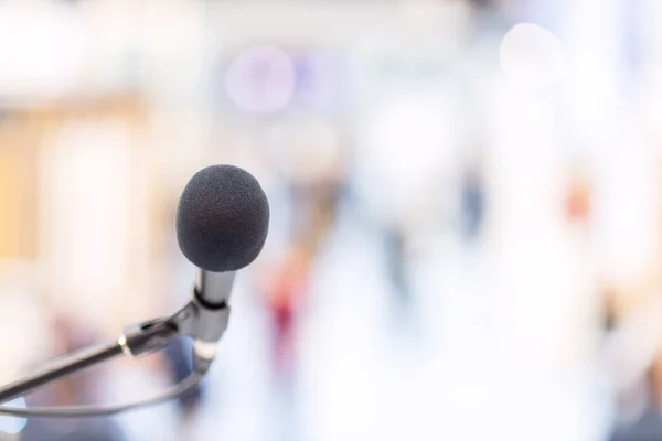 Mikrofon Fokus Med Kopieringsutrymme Koncept För Tal Eller Relationer — Stockfoto
