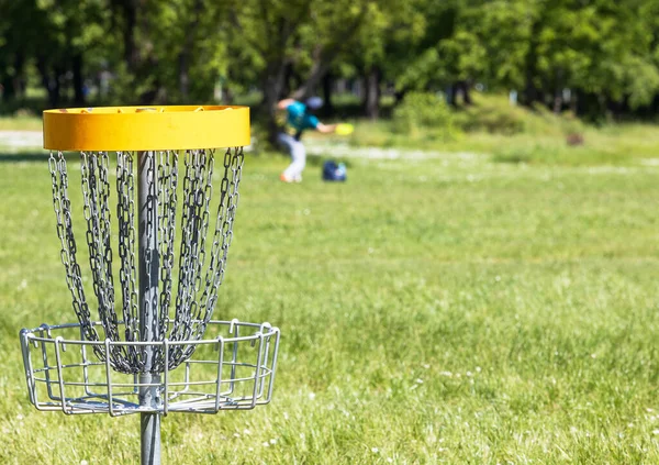 Halk Parkında Disk Golf Oyunu — Stok fotoğraf