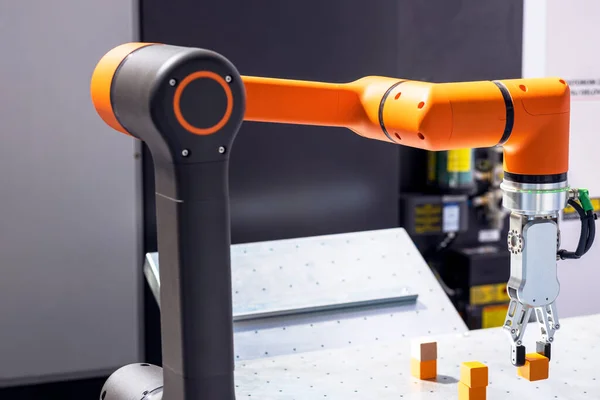 Picareta Industrial Lugar Inserção Testes Qualidade Braço Robô Tendendo Máquina — Fotografia de Stock