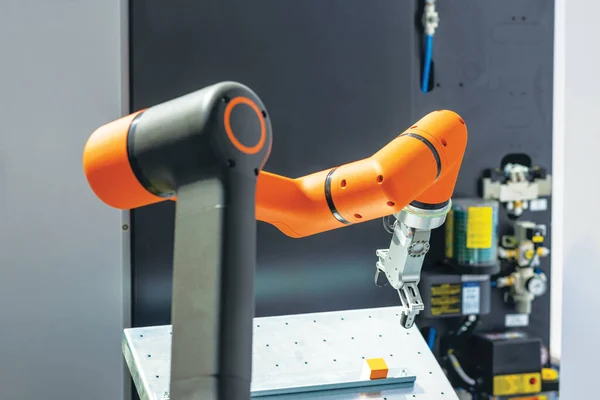 Robot Vagy Robotkar Ipari Csákányhoz Helyhez Behelyezéshez Minőségvizsgálathoz Vagy Gépek — Stock Fotó