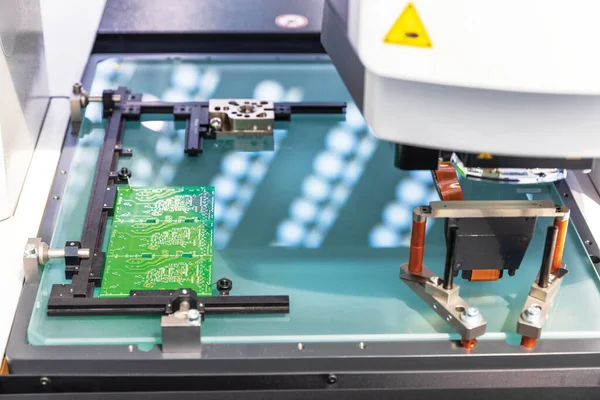 Placa Circuito Impresso Durante Processo Produção Fabricação Electrónica — Fotografia de Stock