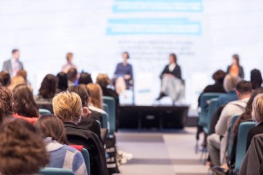 Yuvarlak masa tartışması, politik sohbet programı, iş konferansı veya sunum