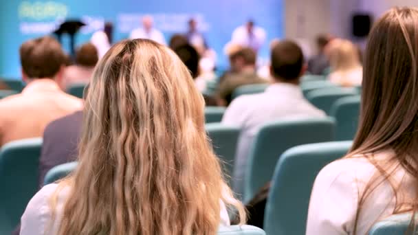 Konferansı Yuvarlak Masa Eğitim Etkinliği Veya Siyasi Toplantı Güzel Saç — Stok video