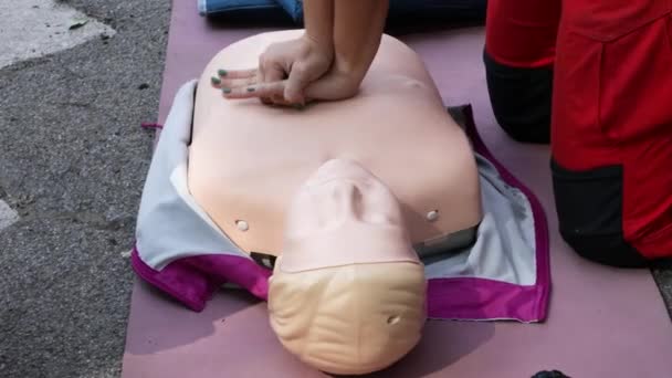 救急トレーニングまたは心肺蘇生Cprクラス — ストック動画