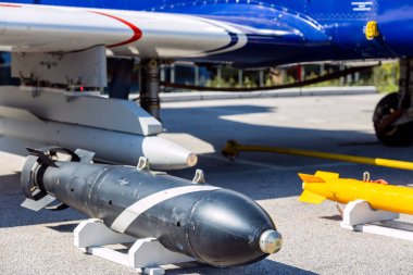 Havadan atılan güdümsüz bomba.