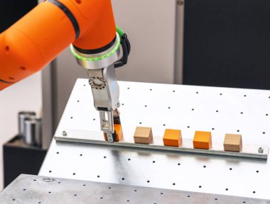 Endüstriyel seçim ve yer için robot kolu, yerleştirme, kalite testi ya da makine bakımı