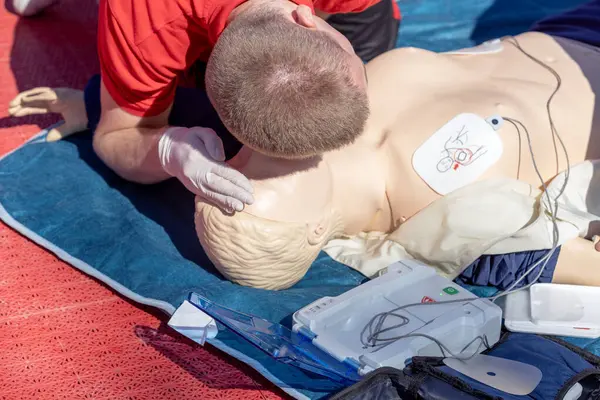 AED - Automated External Defibrillation during CPR and first aid training