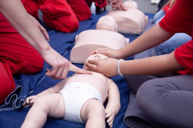 Bebek ya da çocuk ilk yardım eğitimi