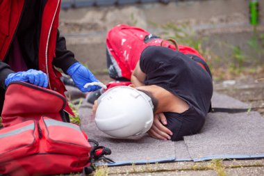 İş kazası. İlk yardım eğitimi.
