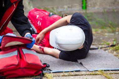 İş kazası. İlk yardım eğitimi.