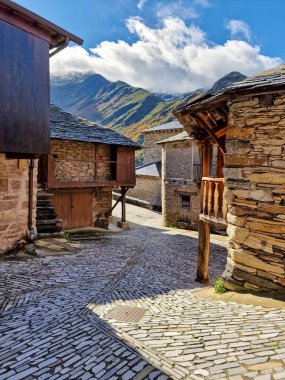 Pealba de Santiago köyünün manzarası 