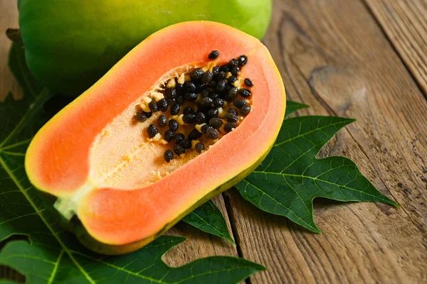 Frutos Papaya Sobre Fondo Madera Fruta Tropical Fresca Madura Papaya — Foto de Stock