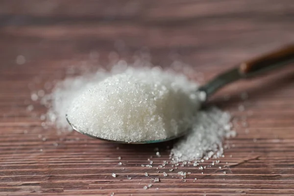 Zucker Auf Löffel Und Holz Hintergrund Weißer Zucker Für Lebensmittel — Stockfoto