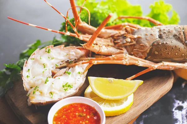 Spiny Lobster Food Plate Fresh Lobster Rock Lobster Seafood Herb — Stock Photo, Image