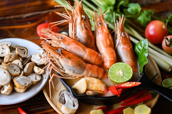 Thai Food Tom Yum Kung Hot Sour Spicy Shrimps Crewns — стоковое фото