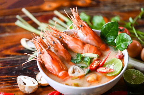 Thai Food Tom Yum Kung Hot Sour Spicy Shrimps Crewns — стоковое фото