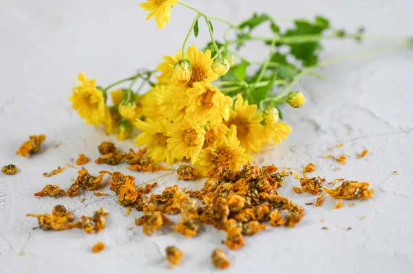 Chinese Chrysanthemum Flower Tea Dried Chrysanthemum Buds Herbal Tea Wooden — Stock Photo, Image
