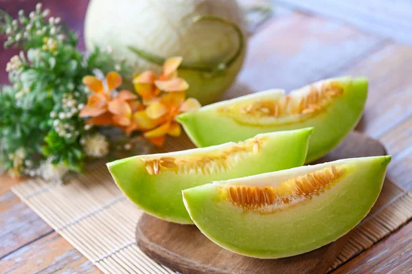 Cantaloupe Melon Piring Kayu Cantaloupe Thai Slice Fruit Health Green — Stok Foto