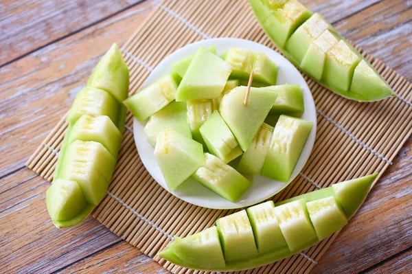 Melón Melón Sobre Plato Madera Melón Tailandés Rebanada Fruta Para —  Fotos de Stock