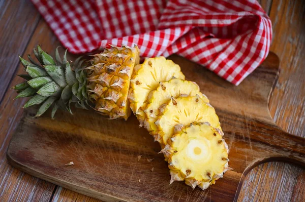 Tranche Ananas Planche Découper Bois Pour Les Fruits Alimentaires Ananas — Photo