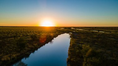 Outback Avustralya 'daki Rock Formasyonları' ndan geçen nehirler. Hava görüntüsü. Yüksek kaliteli fotoğraflar. 