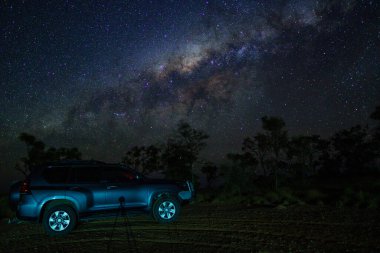 Samanyolu 'nun Ağaçlı Astrofotoğrafçılığı. Yüksek kalite fotoğraf