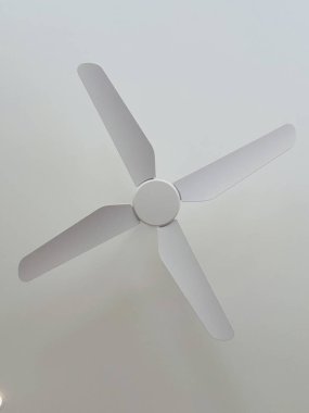 Bir Tavan Pervanesine Bakmak Yumuşak Karşıtlığı Gösteriyor. Yüksek kalite fotoğraf