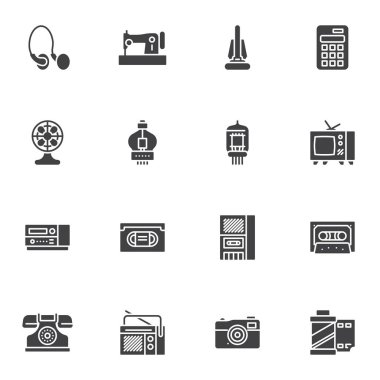 Klasik teknoloji vektör simgeleri seti, modern katı sembol koleksiyonu, doldurulmuş biçim piktogram paketi. İşaretler, logo illüstrasyonu. Set, eski televizyon, eski telefon, kaset, dikiş makinesi olarak simgeleri içerir