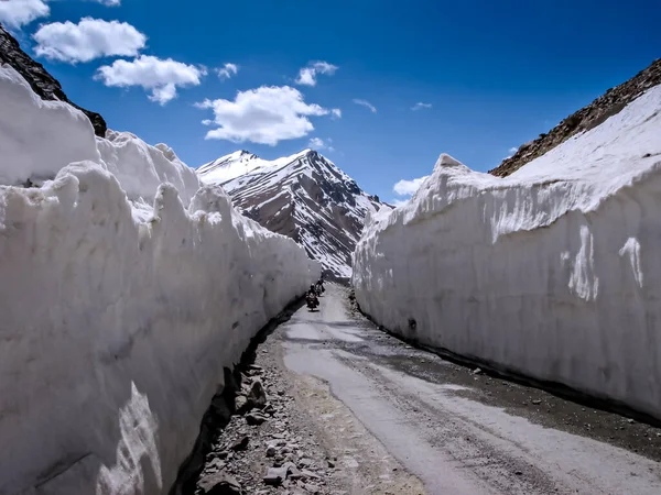 Dobrodružná Cesta Přes Sněhové Stěny Blízkosti Barlachala Manali Leh Trase — Stock fotografie