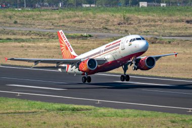 Nagpur, Maharashtra, Hindistan-12 Haziran 2023: Hindistan Havayolları kalkış pisti.