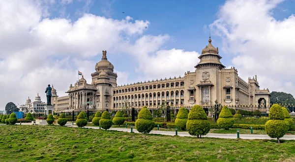 Největší Legislativní Budova Indii Vidhan Soudha Bangalore Krásným Modrým Nebem Royalty Free Stock Obrázky