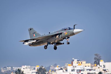 Yelahanka, Karnataka, Hindistan-13 Şubat 2025: Hindistan Hava Kuvvetleri 'nin Hafif Savaş uçağı AiroIndia 2025 boyunca manevra yaptı..