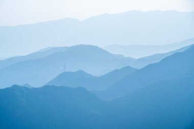 Fuxi Dağı 'nın Kızıl Taş Ormanı manzaralı bölgesi, Henan Eyaleti, Çin