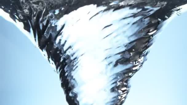 Super Slow Motion Detalle Shot Water Whirl Sobre Fondo Azul — Vídeos de Stock