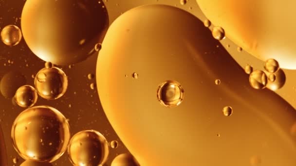 Super Slow Motion Shot Moving Oil Bubbles Golden Background 1000Fps — стоковое видео