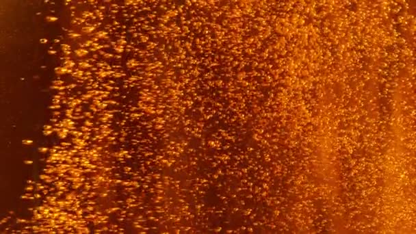Супер Повільний Постріл Темних Пивних Бульбашок Фоні 1000Fps Знято Високошвидкісною — стокове відео