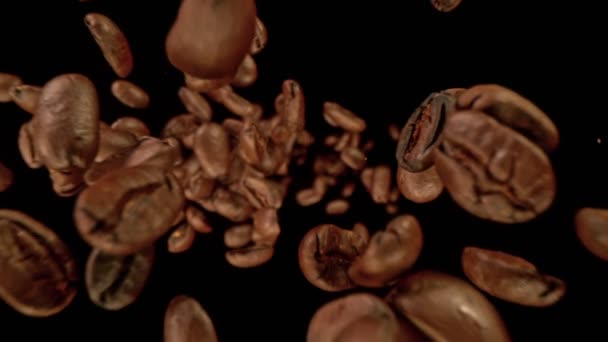 Super Ralenti Détail Prise Vue Grains Café Volant Vers Caméra — Video