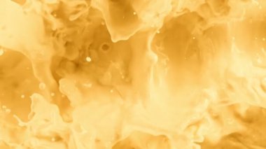 Süper Yavaş Çekim Sulama Taze Muz Sıvısı 1000 fps 'de. 4K 'da Yüksek Hız Sinema Kamerası ile çekildi..