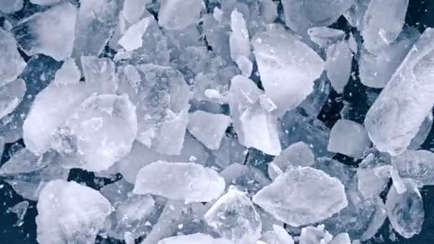 Super Slow Motion Shot Falling Shattering Crushed Ice Czarnym Tle — Wideo stockowe