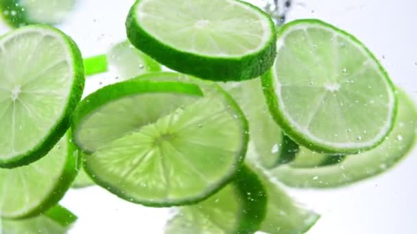 슬로우 Fresh Lime Slices Rotating Water 1000 Fps 영화관 카메라로 — 비디오