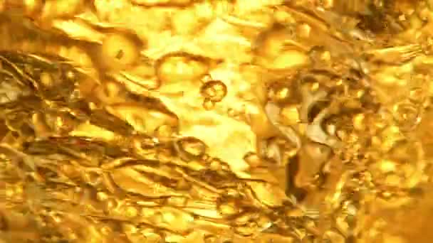 Super Slow Motion Detail Shot Golden Oil Whirl Скорости 1000 — стоковое видео
