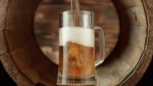 Super Slow Motion Shot Pouring Fresh Beer Glass Pint Wooden — Stock Video