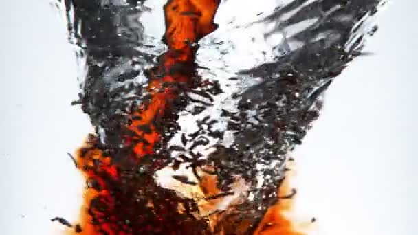Super Slow Motion Shot Leaching Black Tea Water Whirl Aislado — Vídeo de stock