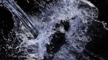 Super Slow Motion shot of Splashing Water on Black background on 1000 fps. 4K 'da yüksek hızlı sinema kamerası ile çekildi...