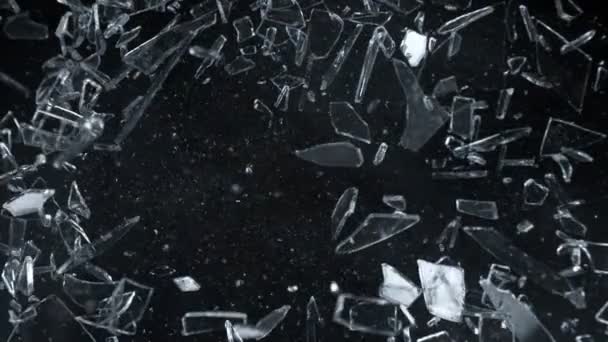 Super Slow Motion Shot Glass Shards Lecące Kierunku Kamery Izolowane — Wideo stockowe