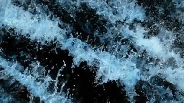 Super Pomalý Pohyb Záběr Stříkající Vody Černém Pozadí Při 1000 — Stock video